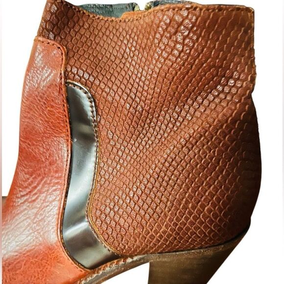 NWOT H By Hudson London Snake Leather
Ankle Boots Heeled Brown Sz 36 US Sz 5. - Picture 4 of 7